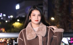 棒棒糖放屁眼里吸收小视频